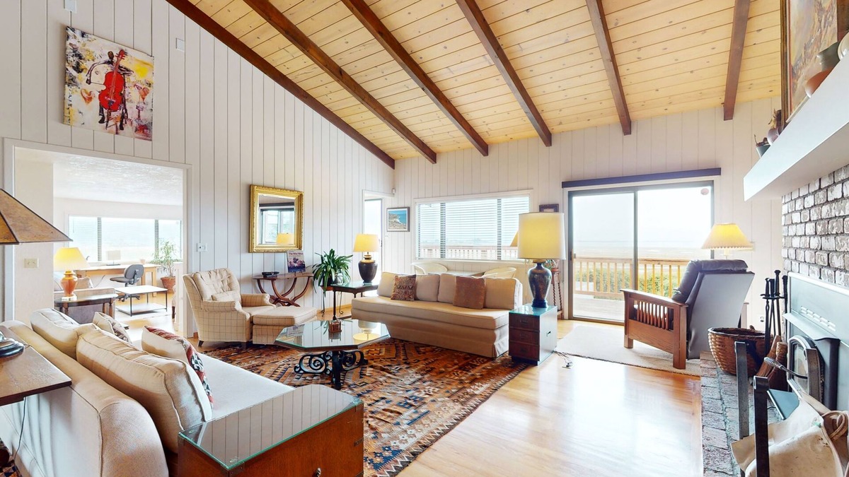 Eureka House | Quaint & Spacious Home w/Panoramic Bay Views & a Large Deck