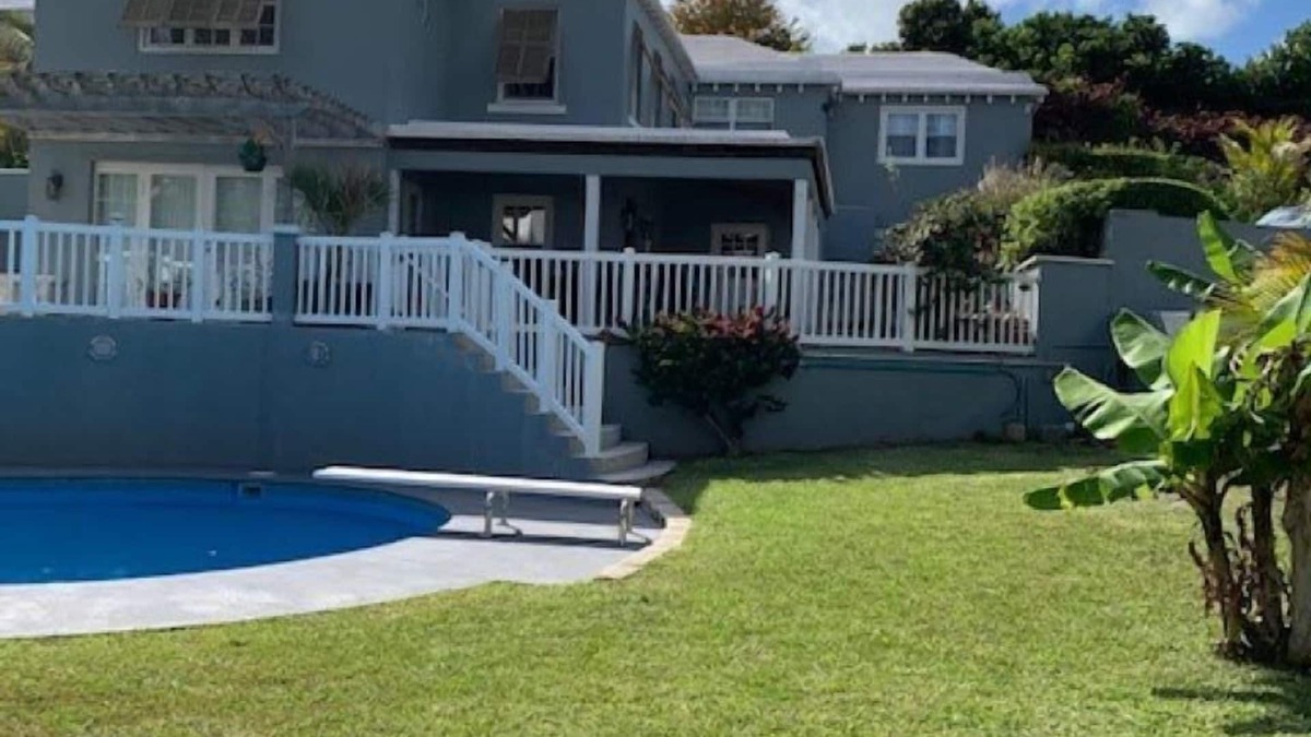 Warwick Apartment | Quaint studio. Close to public transportation, city, railway trail and beaches!