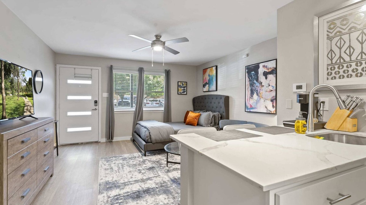 Allandale Apartment | Quaint studio close to Downtown and Domain