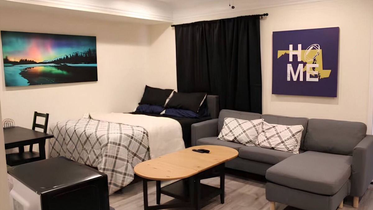 South Baltimore Apartment | Quaint Studio in popular Fed Hill with free parking
