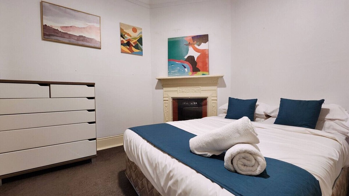 The Rocks Apartment | Quaint terrace house The Rocks