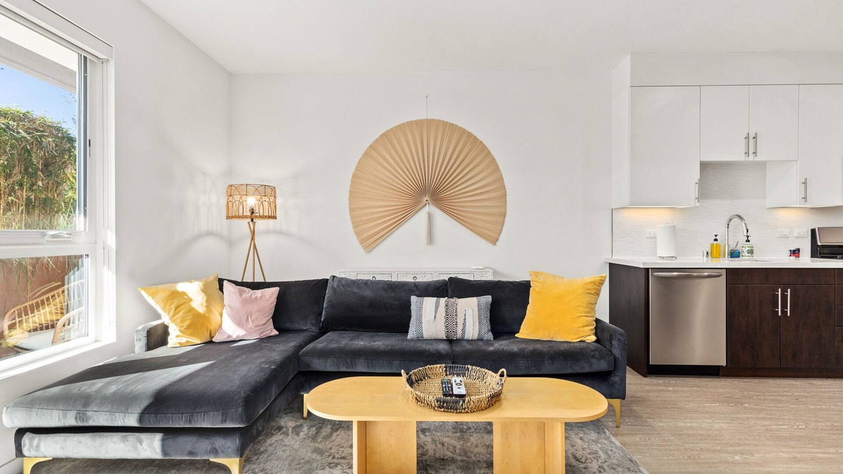Carthay Circle Condo | Quaint & Unique 1BR Apartment