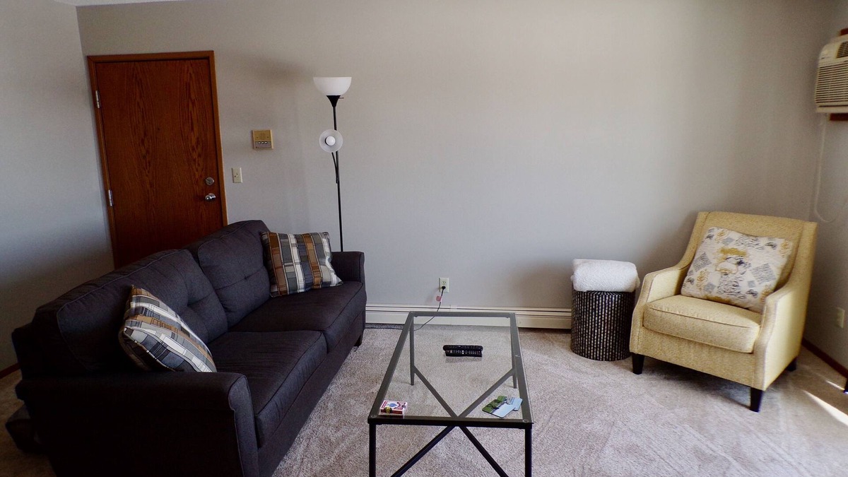 Washburn Apartment | Quaint updated apartment overlooking the Bay