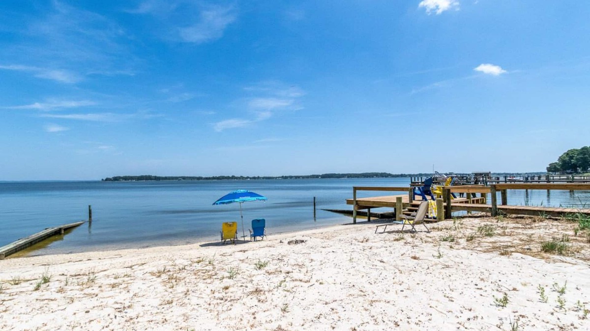 Mount Holly House | Quaint waterfront home with private beach