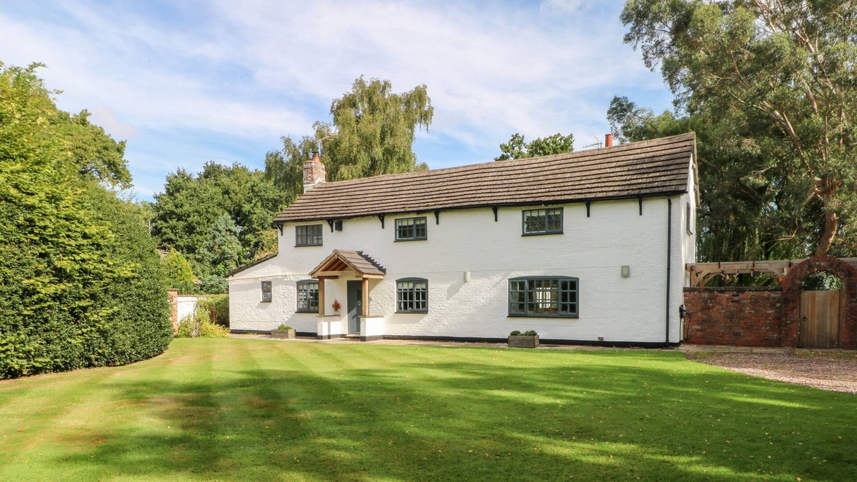 Wilmslow Cottage | QUAKER COTTAGE, pet friendly, with a garden in Wilmslow