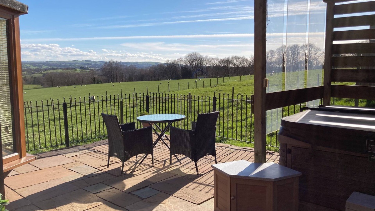 Hurst Green Cabin | Quakerfield Lodge, with private hot tub nFabulous views, dogs welcome