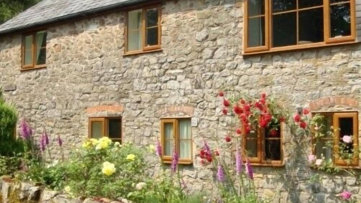 Church Stretton Cottage | Quality 2 bedroom rural cottage, Excellent walking & Bird watching from the door