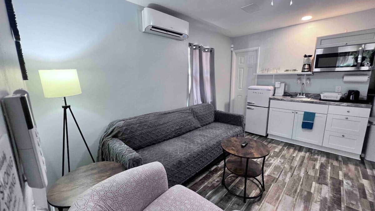 Burton Apartment | Quality for Four and your pets are allowed