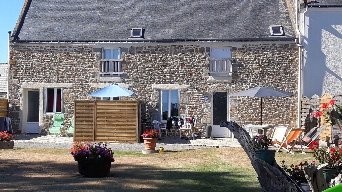 Riantec Cottage | Quality gite in an old farmhouse