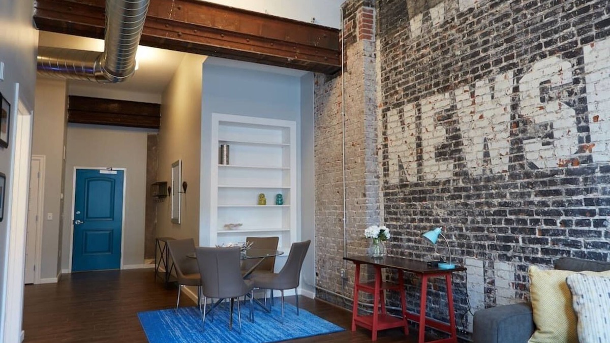 Quality Hill Apartment | Quality Hill 1BR Loft in Historic Building