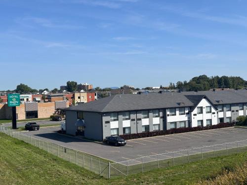 Normandie Hotel | Quality Inn Saint-Jean-sur-Richelieu
