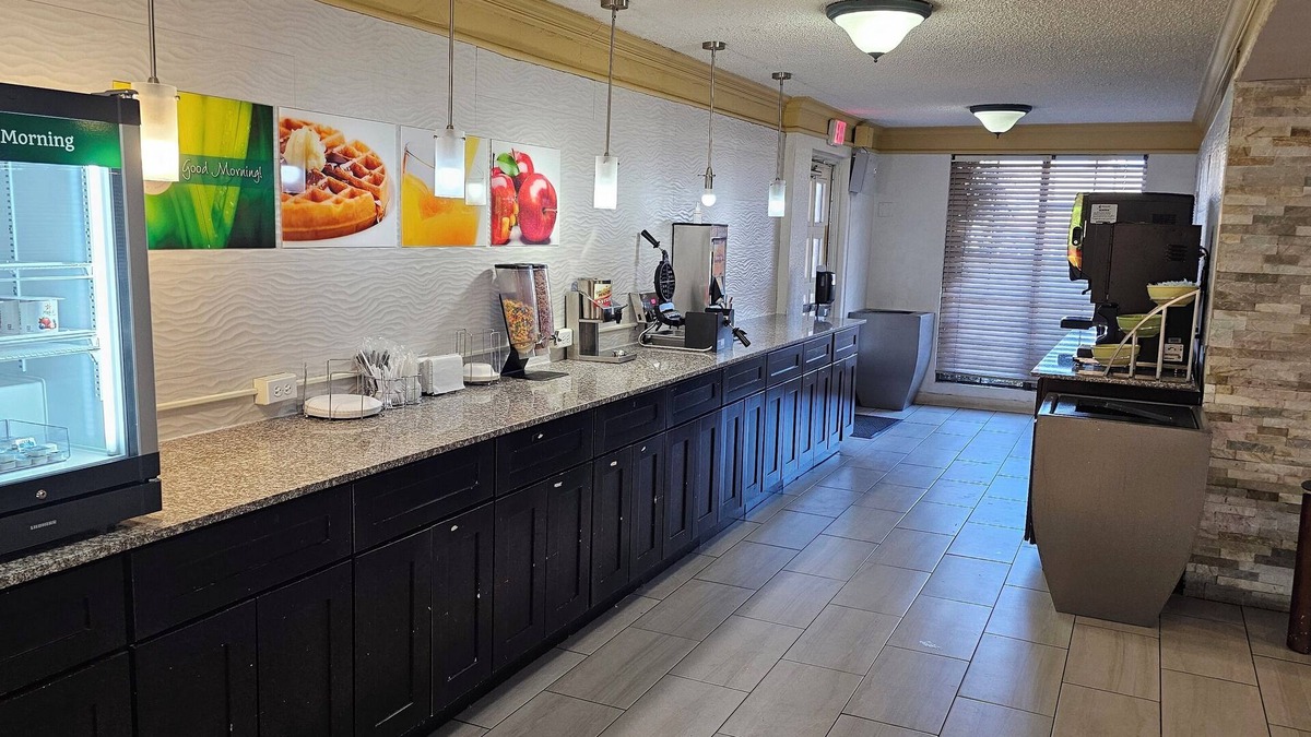 Aurora Hotel | Quality Inn Aurora Denver