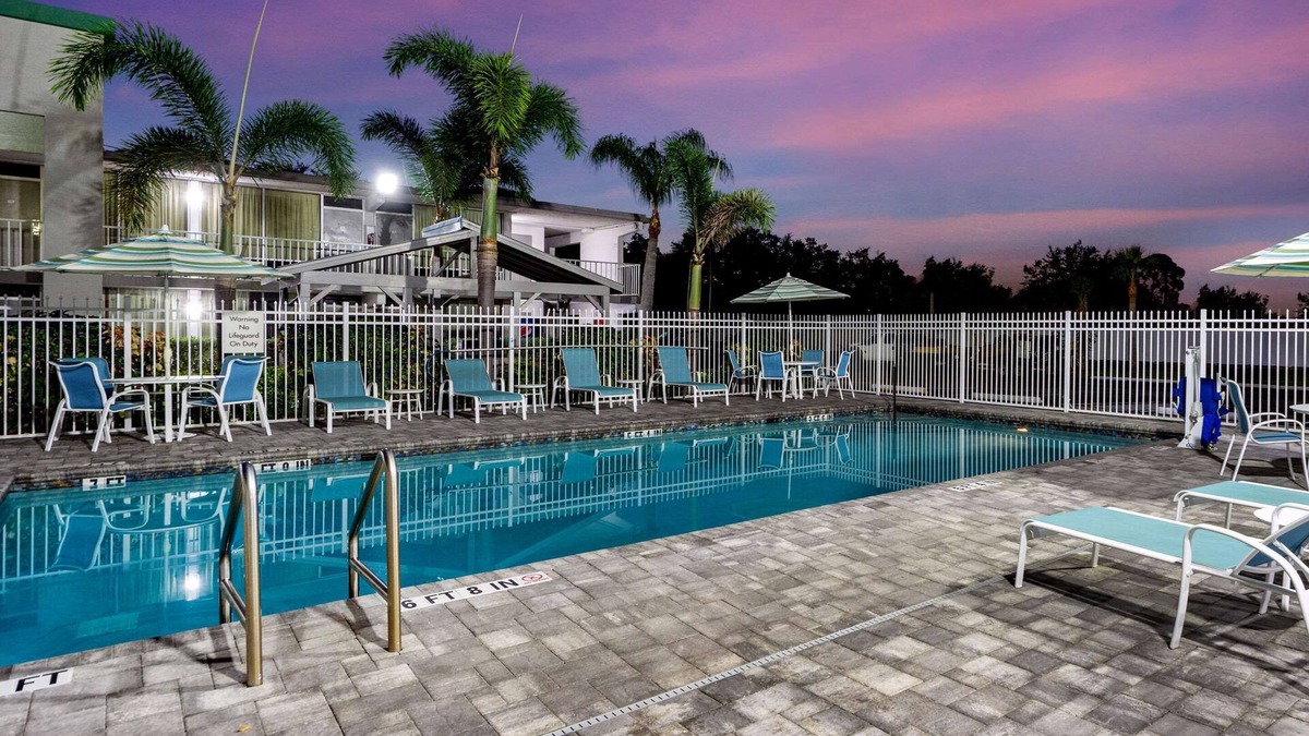 Bayshore Gardens Hotel | Quality Inn Bradenton - Sarasota North