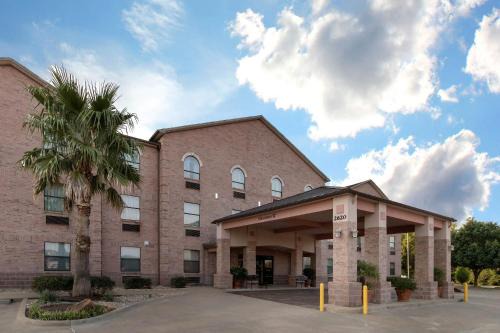 Buffalo Hotel | Quality Inn Buffalo