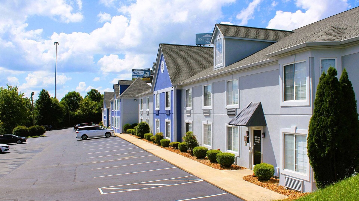 Crossville Hotel | Quality Inn Crossville Near Cumberland Mountain State Park