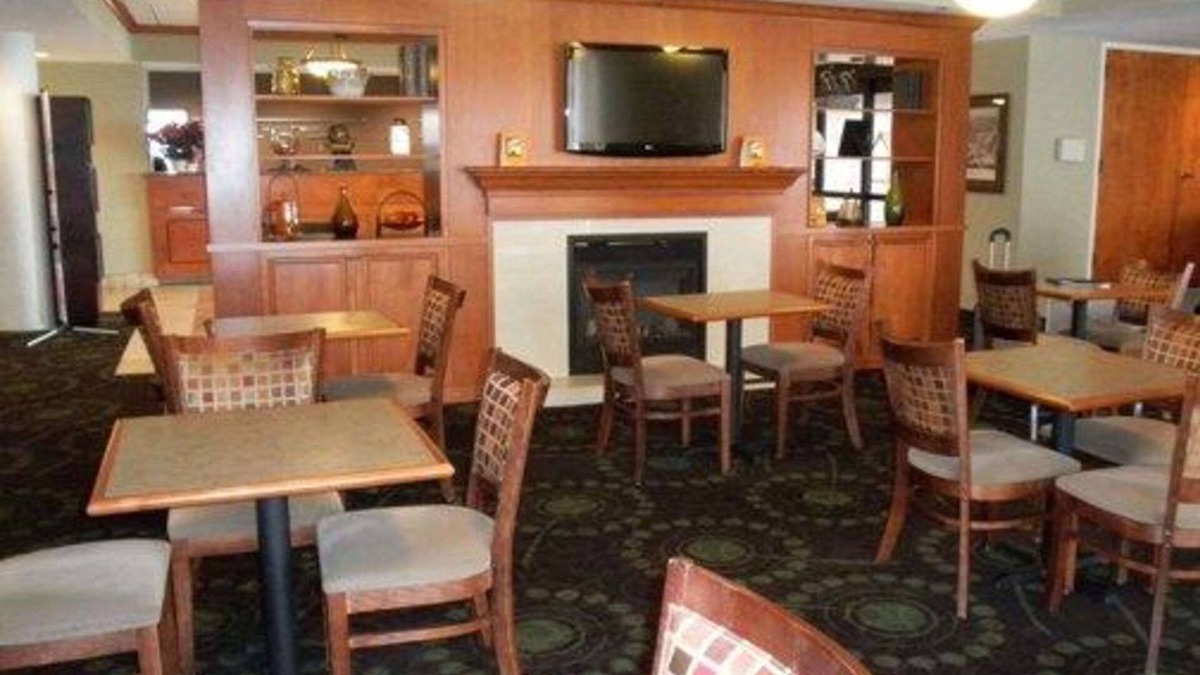 Airport Township Hotel | Quality Inn Florissant - St Louis
