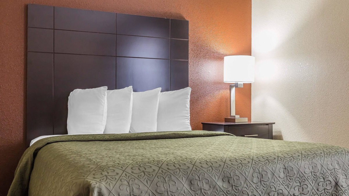 Mount Vernon Hotel | Quality Inn Mount Vernon, IL