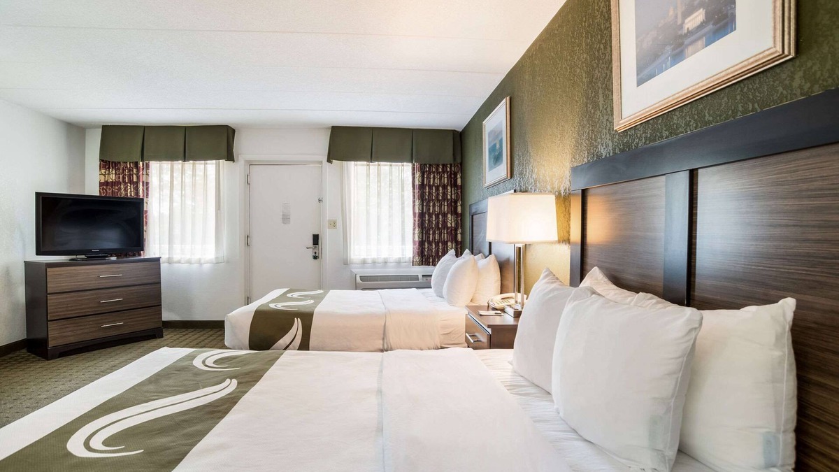 Groveton Hotel | Quality Inn Mt. Vernon