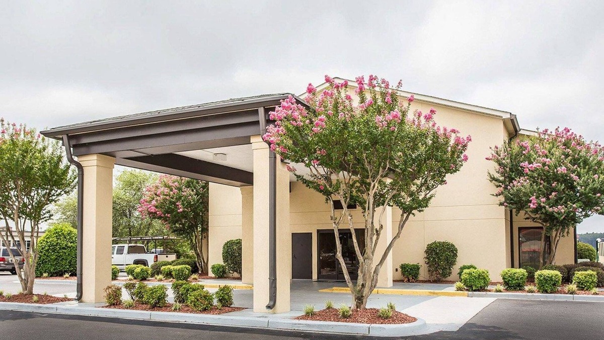 Mullins Hotel | Quality Inn Mullins - Marion