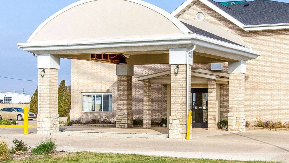 Pontiac Hotel | Quality Inn Pontiac