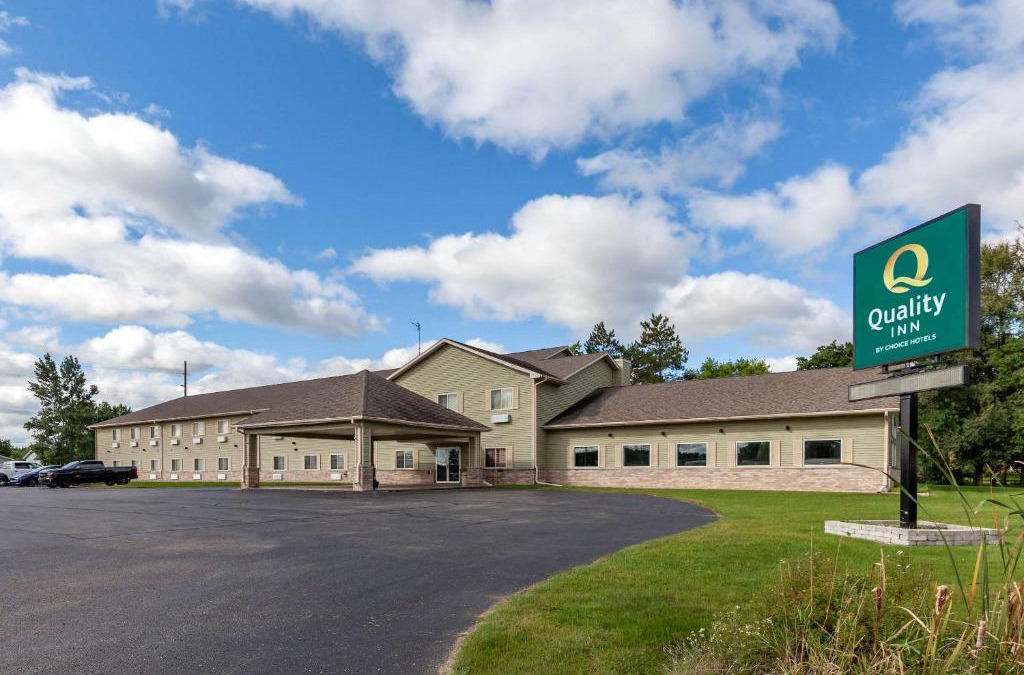 Redgranite Hotel | Quality Inn Redgranite