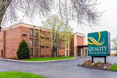 Arden Hills Hotel | Quality Inn & Suites Arden Hills - Saint Paul North