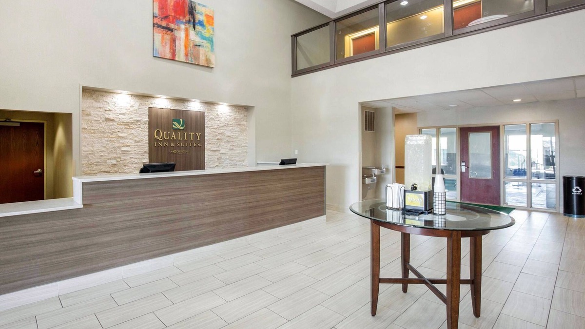 Arnold Hotel | Quality Inn & Suites Arnold - St Louis