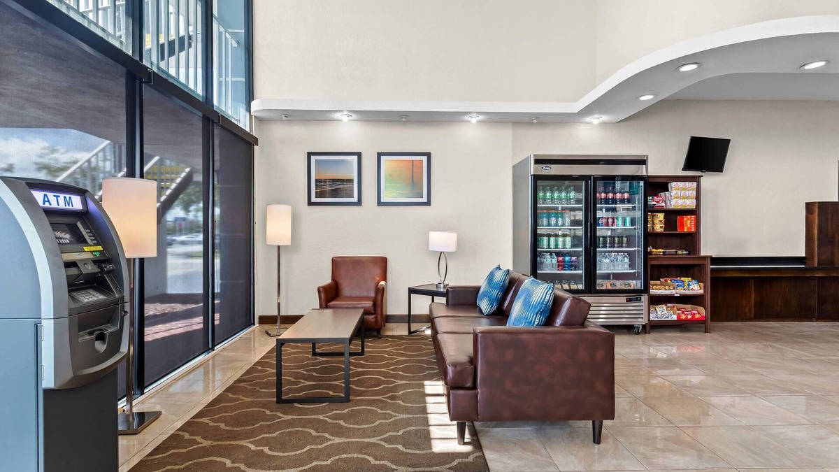 Disston Heights Hotel | Quality Inn & Suites at Tropicana Field