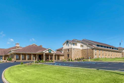 Avoca Hotel | Quality Inn & Suites Bedford West