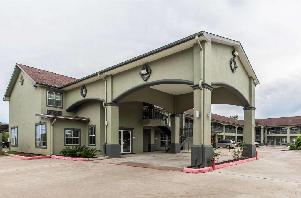 Bridge City Hotel | Quality Inn & Suites Bridge City Orange