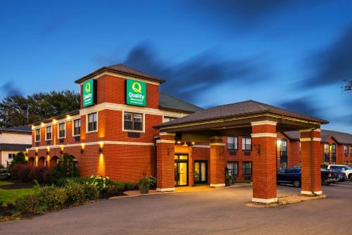 Summerside Hotel | Quality Inn & Suites Garden of the Gulf