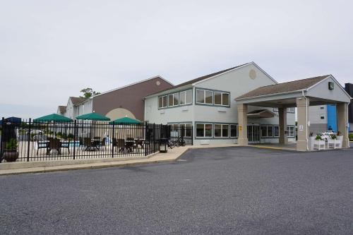 Georgetown Hotel | Quality Inn & Suites Georgetown - Seaford