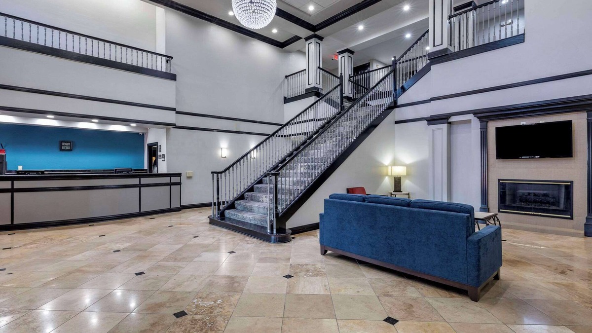 Northwest Dallas Hotel | Quality Inn & Suites I-35 E/Walnut Hill
