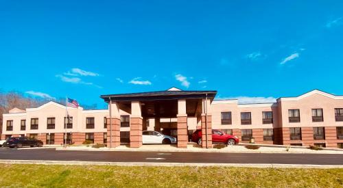 Martinsburg Hotel | Quality Inn & Suites Kearneysville - Martinsburg