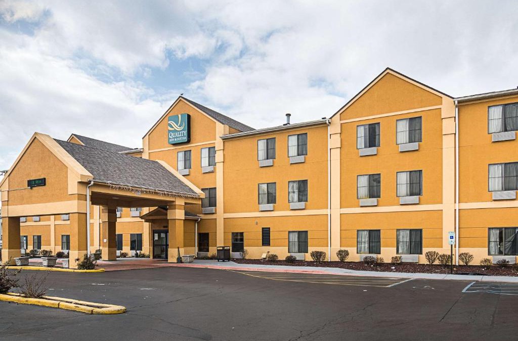 Harvey Hotel | Quality Inn & Suites near I-80 and I-294