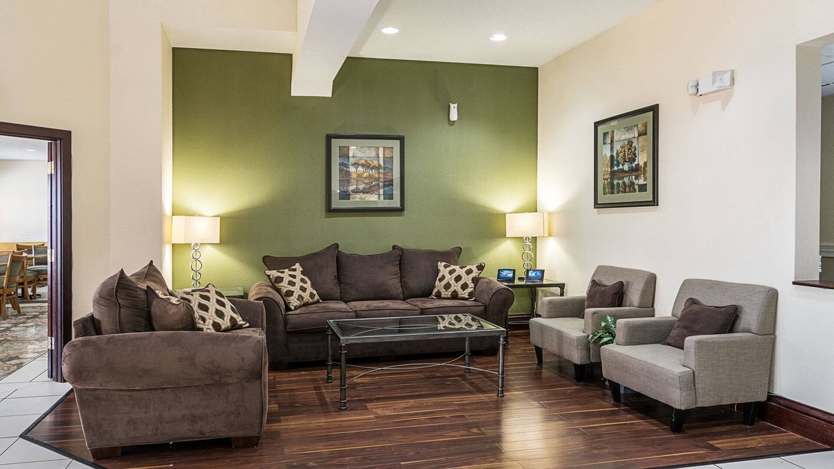 Harvey Hotel | Quality Inn & Suites near I-80 and I-294