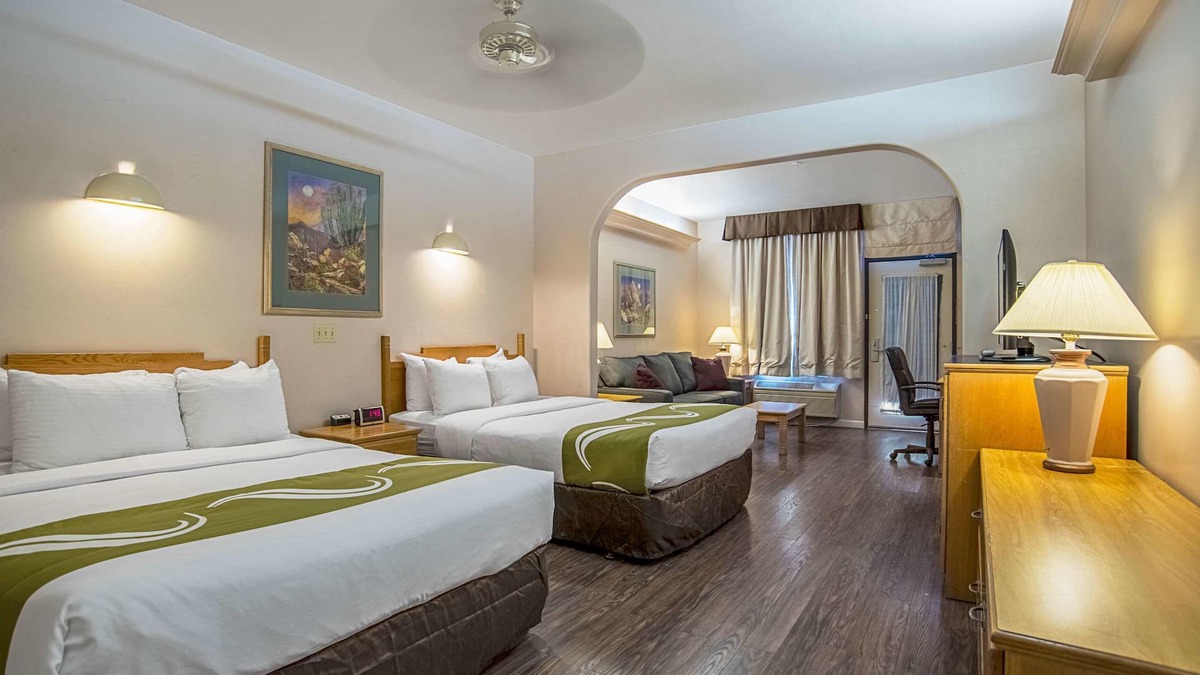 Youngtown Hotel | Quality Inn & Suites Phoenix NW - Sun City