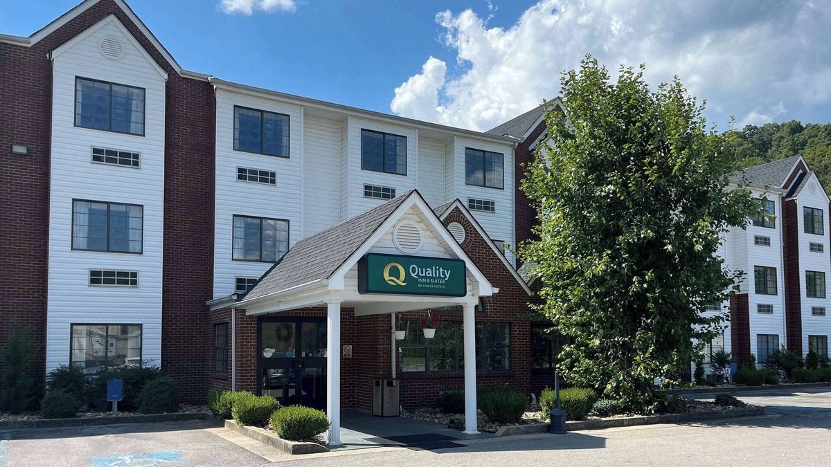 Prestonsburg Hotel | Quality Inn & Suites Prestonsburg next to Mountain Arts Center
