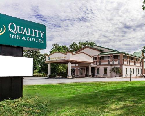 Milford Hotel | Quality Inn & Suites Quakertown-Allentown