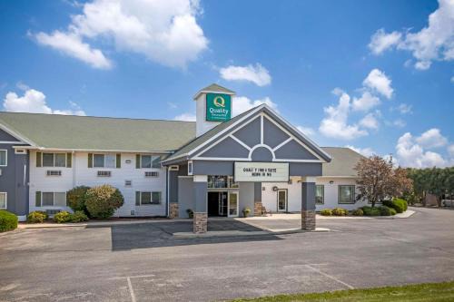Stoughton Hotel | Quality Inn & Suites Stoughton - Madison South