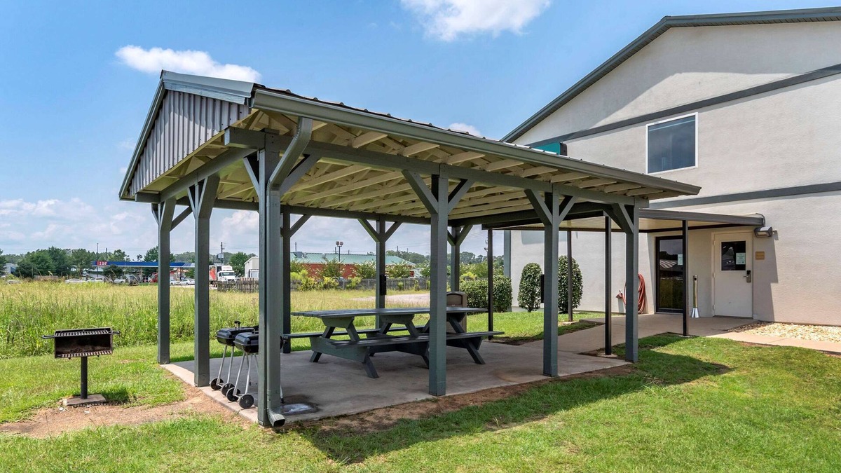 Demopolis Hotel | Quality Inn & Suites