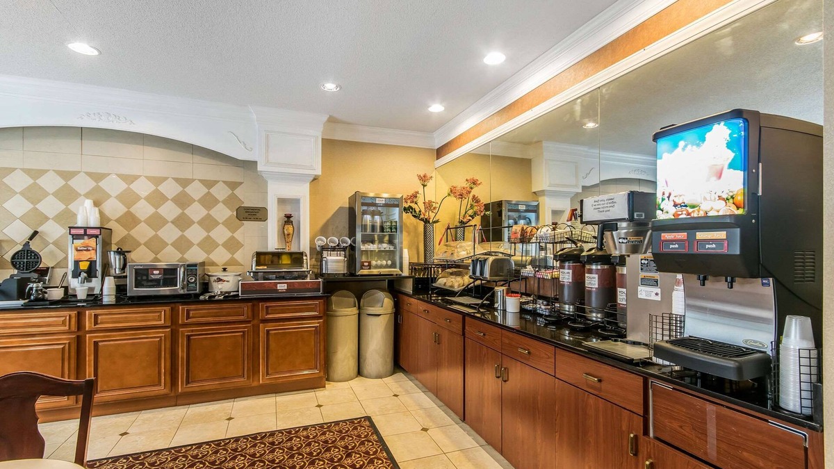Haubstadt Hotel | Quality Inn & Suites