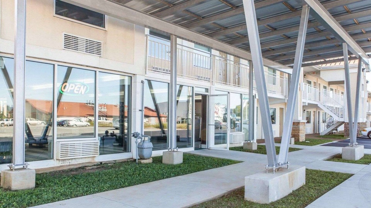 Jasper Hotel | Quality Inn & Suites