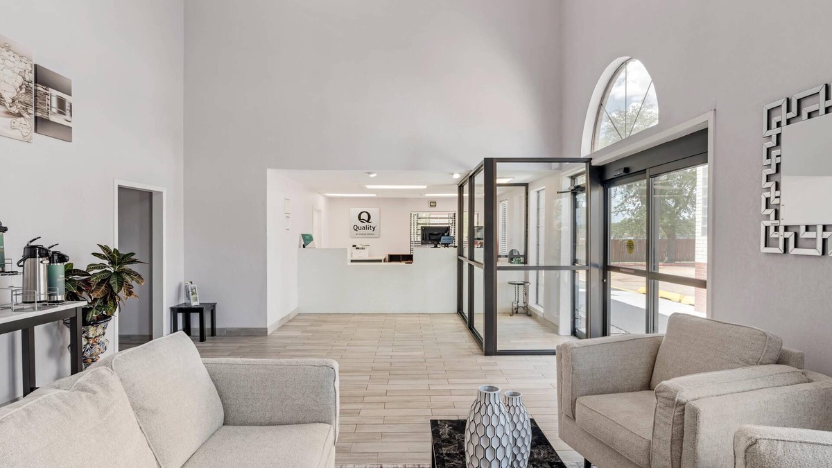 New Boston Hotel | Quality Inn & Suites