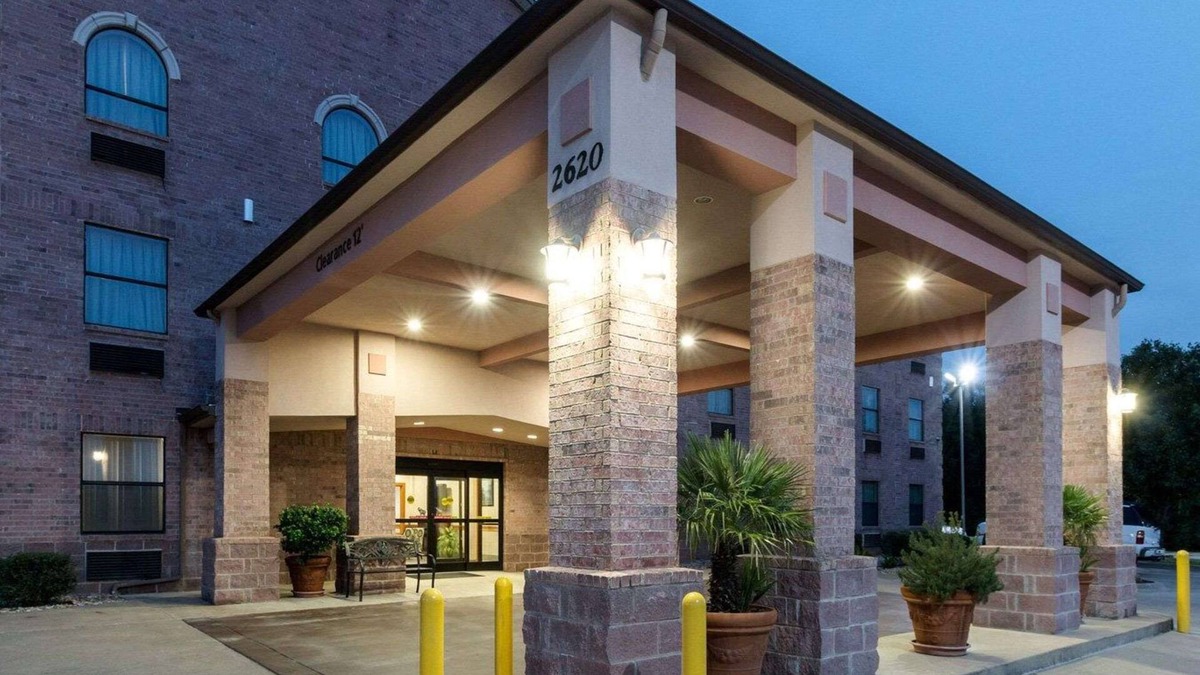 Buffalo Hotel | Quality Inn