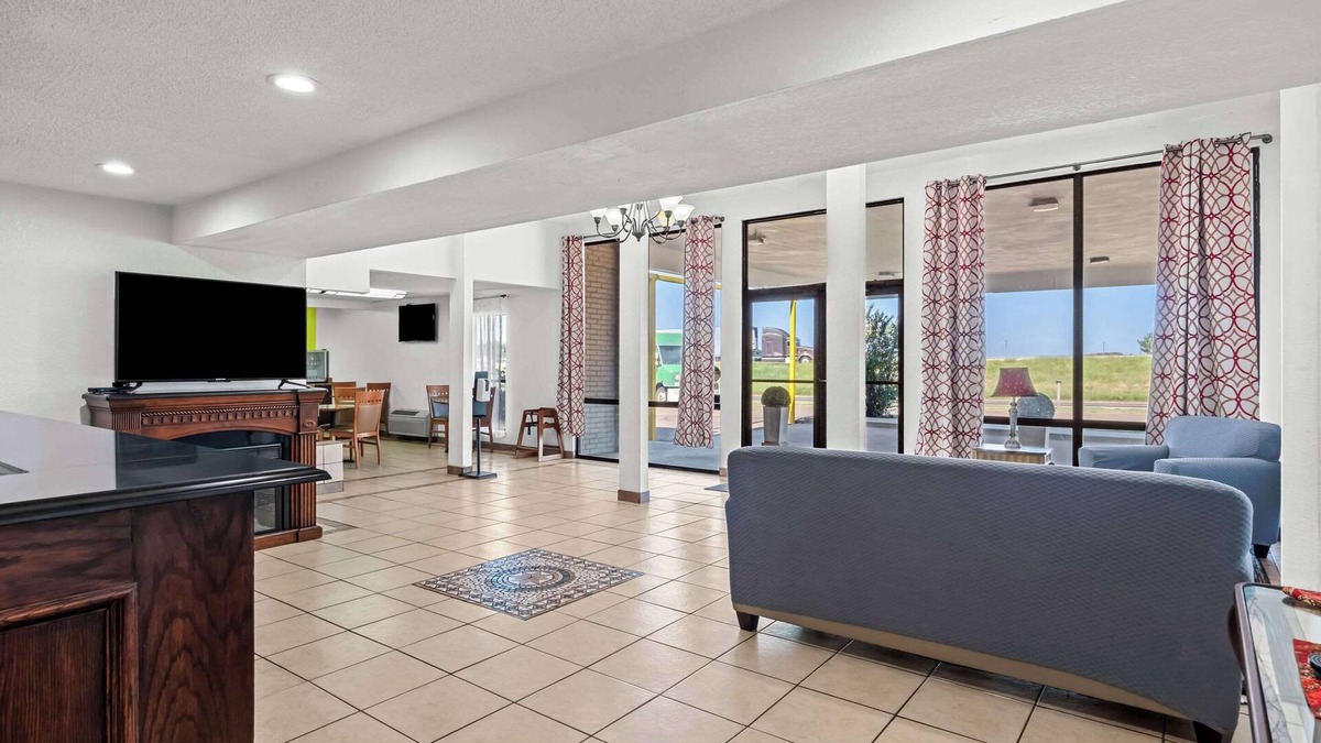 Plainview Hotel | Quality Inn