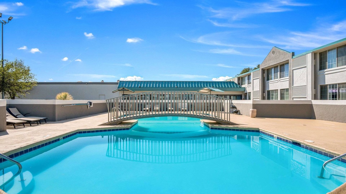 Sweetwater Hotel | Quality Inn