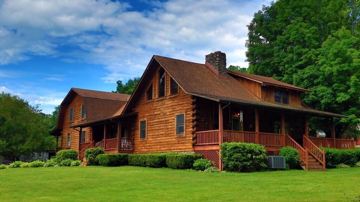 Mount Hope Cabin | Quality Time Together! Log Cabin Sleeps 28 Kids Love It!