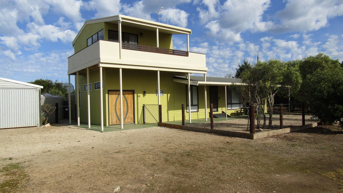 Moorowie House | Quandong Beach Shack - short walk to the beach! Off peak special! Free Wifi
