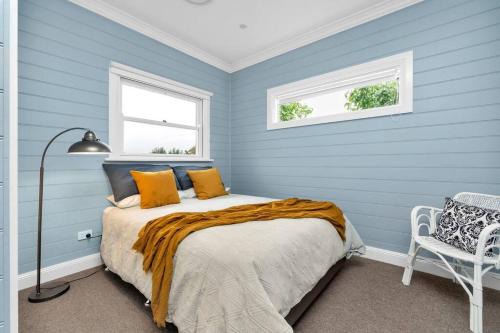 Berrima House | Quarry Hill Cottage, 1 minute walk into Berrima.